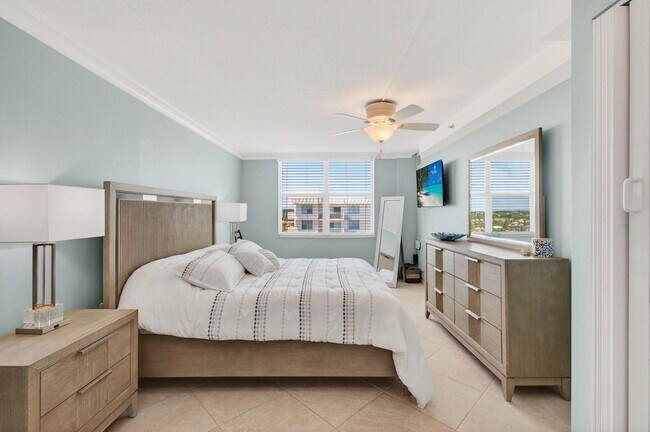 Building Photo - 4511 S Ocean Blvd