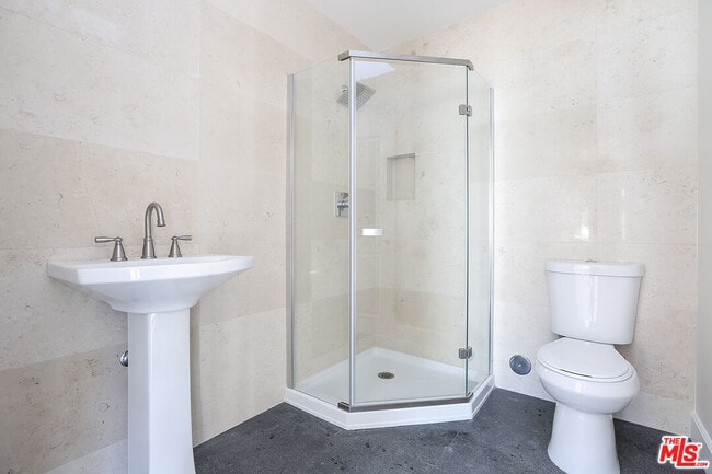 Building Photo - 12524 Woodbine St