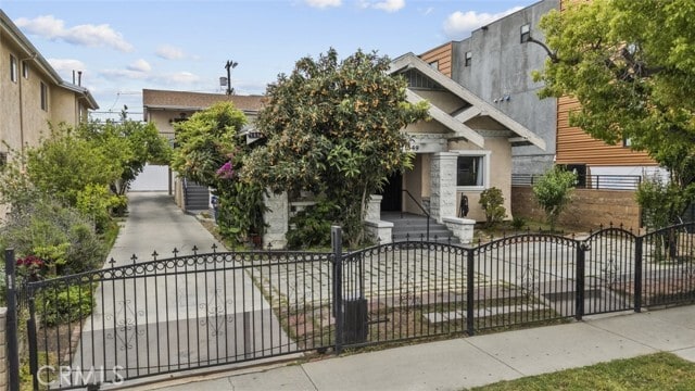 Building Photo - 1549 N Kingsley Dr