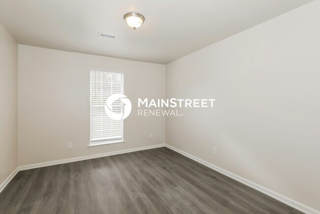 Building Photo - 3 Bedroom Pet-Friendly Home in JONESBORO, GA with Main Street Renewal