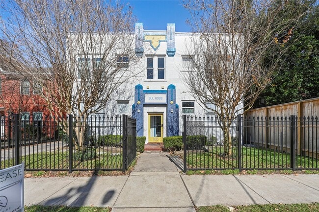 Building Photo - 808 Sul Ross St