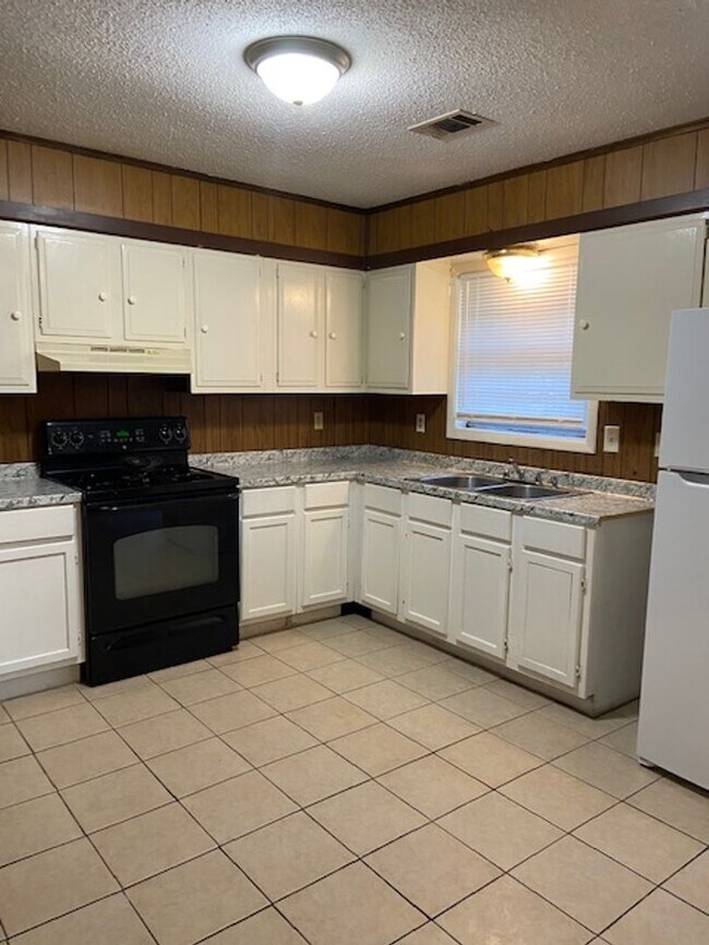 Building Photo - Gulfport 3 Bedroom