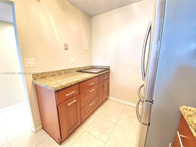 Building Photo - 1300 NE Miami Gardens Dr