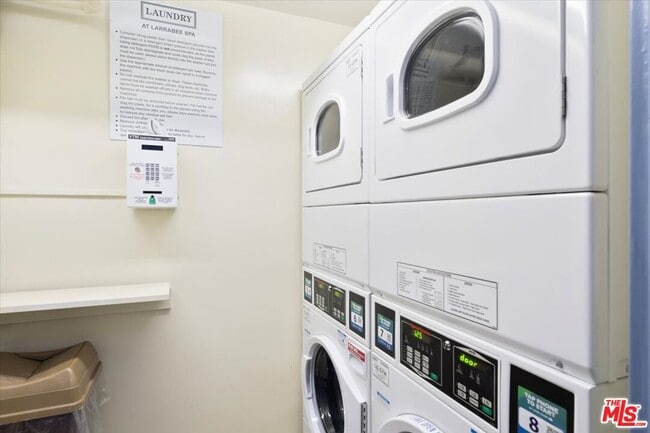 Building Photo - 968 Larrabee St