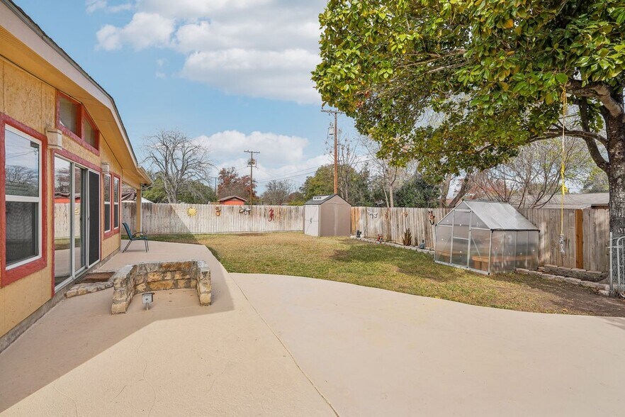 Building Photo - 210 Lemonwood Ave