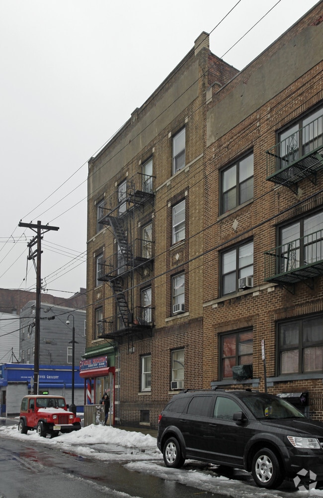 Building Photo - 266 Monticello Ave