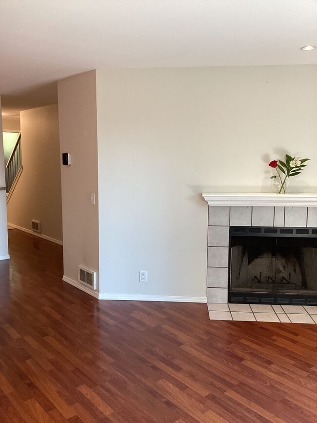 Building Photo - Comfort, Convenience & Charm in the Heart ...