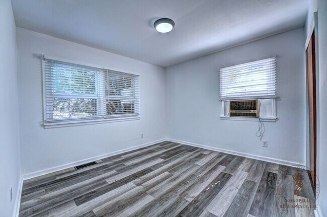Building Photo - 1355 Mesa Ave