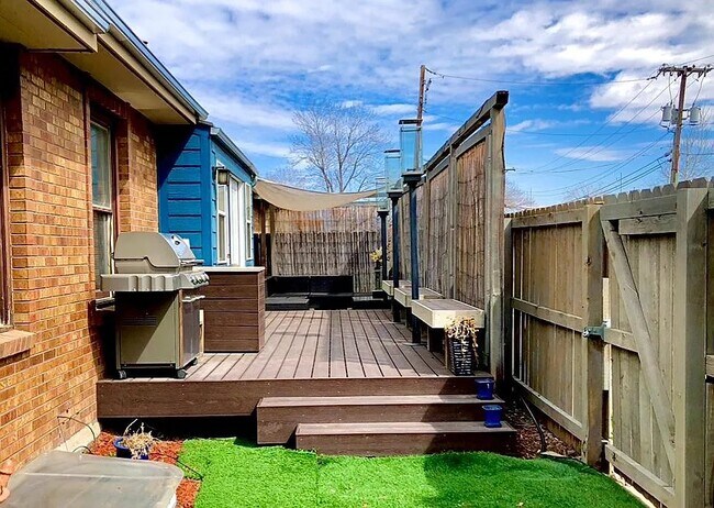 Building Photo - 1996 S Cherry St