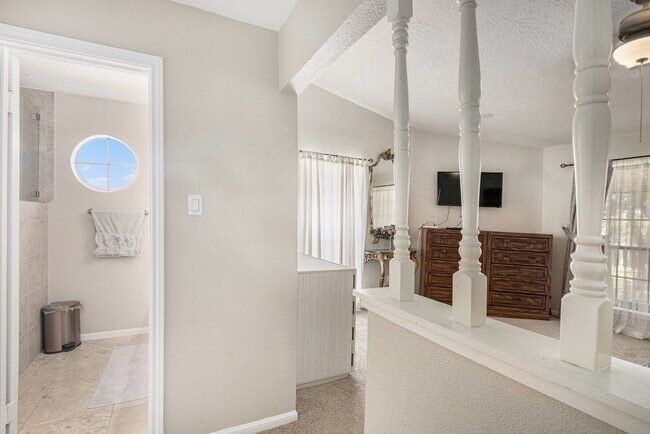 Building Photo - 800 Country Pl Dr