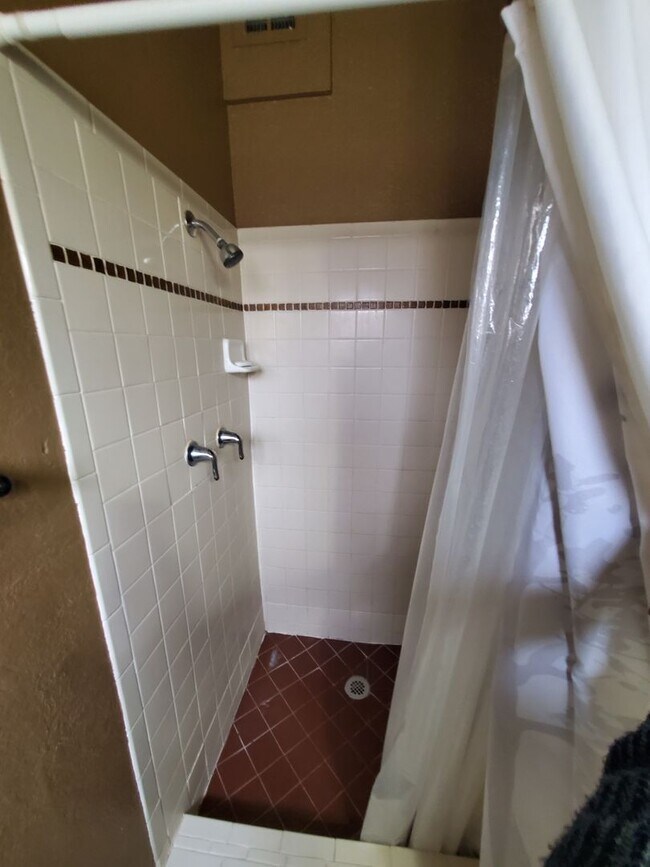 Building Photo - Eastside home for rent