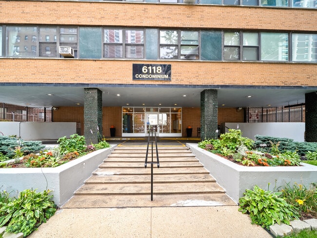 Building Photo - 6118 N Sheridan Rd