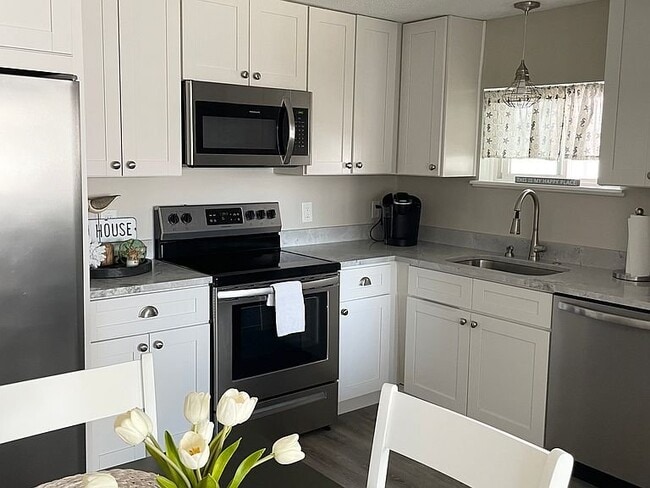 Building Photo - 7 Duston Ave