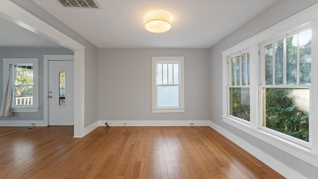 Building Photo - Super Cute One bedroom - Arts and Crafts s...