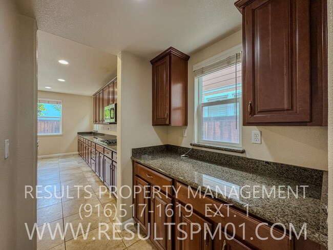 Building Photo - Beautiful 4 Bedroom 3 Bath home