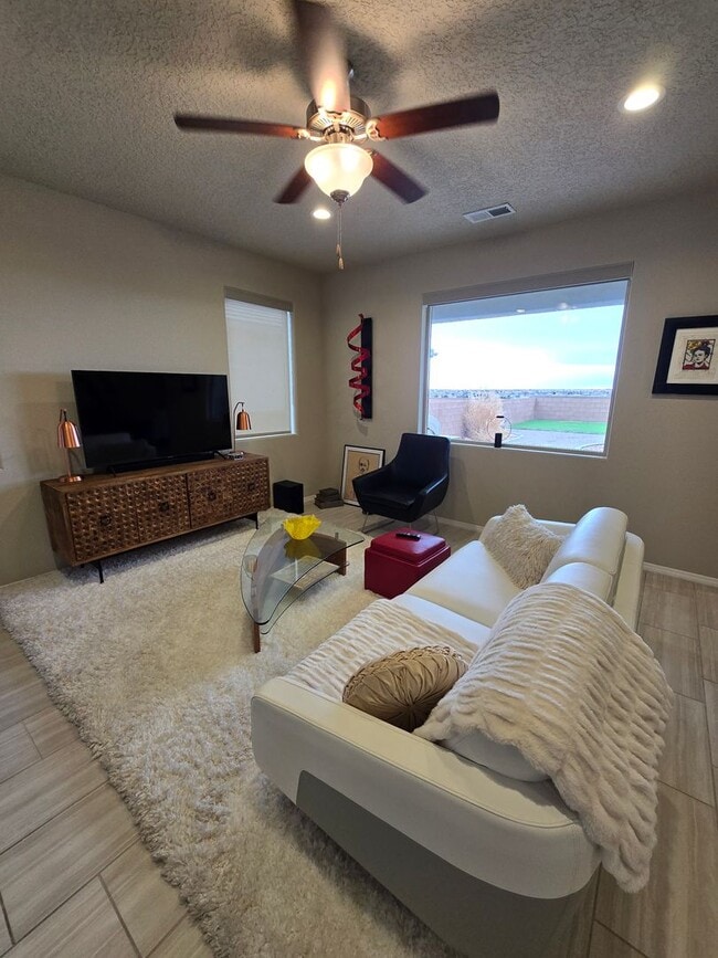 Building Photo - Beautiful 4 bedroom in Los Diamantes