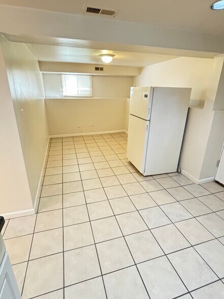 Building Photo - 2554 N Monitor Ave