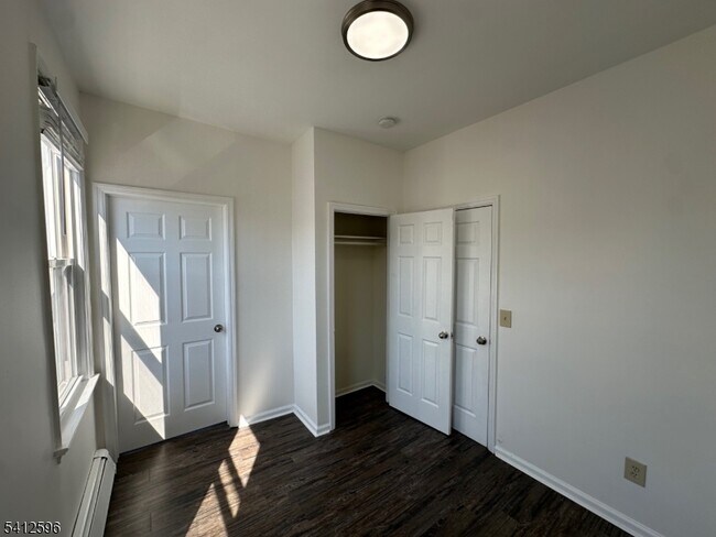 Building Photo - 145 Smith St