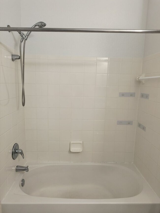 Building Photo - FREE RENT!!! Spacious condo in Gated Legacy Dunes