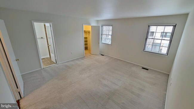 Building Photo - 33 Badger Gate Ct