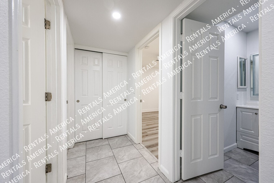 Building Photo - 3837 W Acapulco Ln