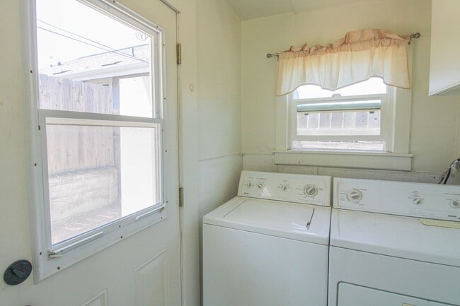 Building Photo - 1 Bed, 1 Bath Cottage in Grover Beach