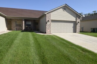 Building Photo - 3 bedroom / 2 bathroom Duplex for rent in Hobart