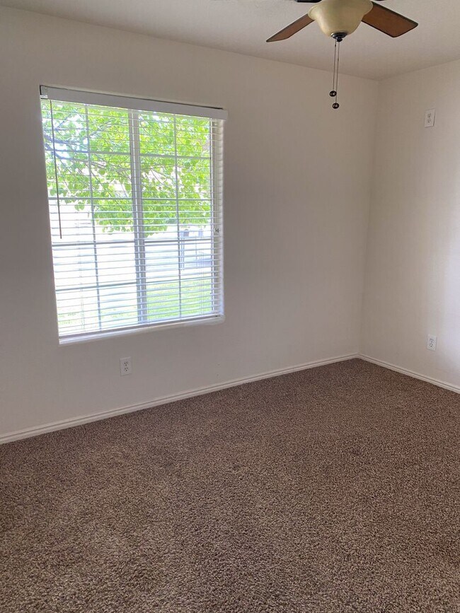 Building Photo - Nice 3 Bedroom 2 Bath Home with POOL and RV Parking