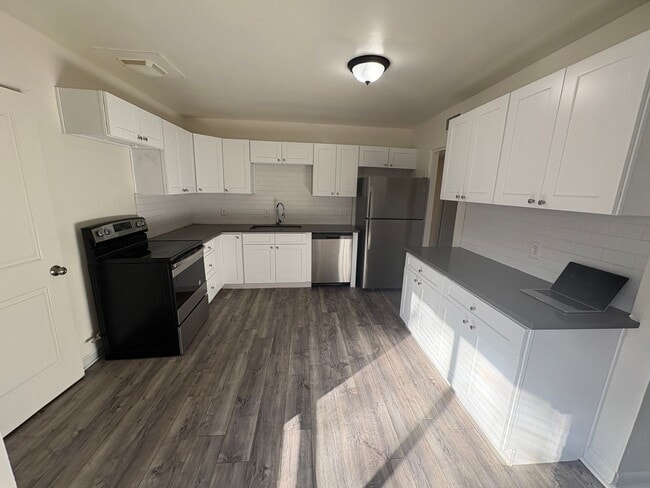 Building Photo - $1000 off first months rent!!  Spacious 4 bedroom 2 bath house with large backyard!