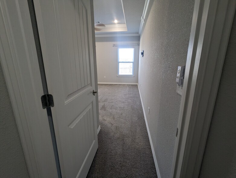 Entrance to master bed - 4360 W Wales Dr
