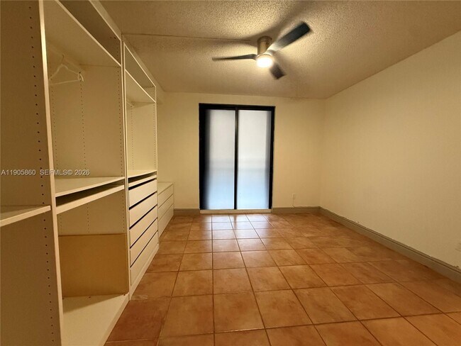 Building Photo - 540 Brickell Key Dr