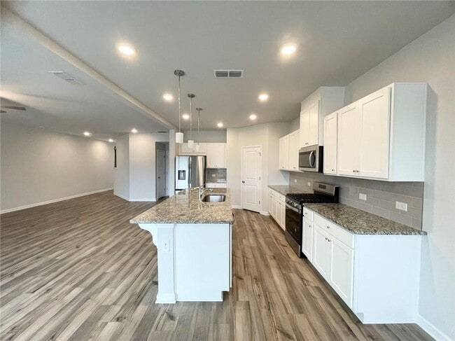 Building Photo - 305 Green Love Ln