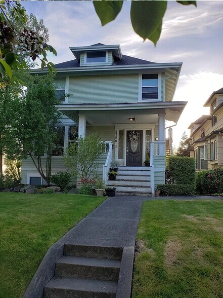 Building Photo - 2322 Hoyt Ave