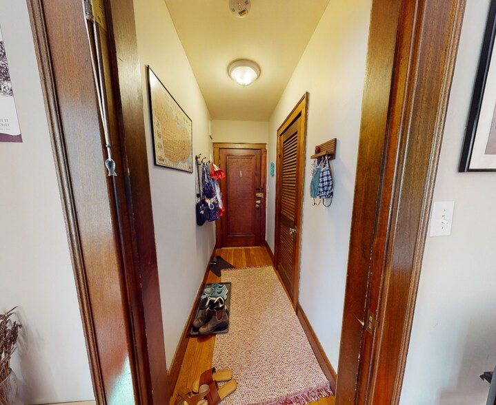 Building Photo - 116 College Ave