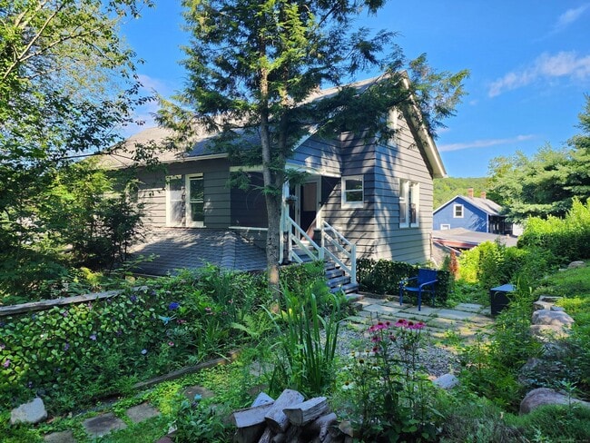 Primary Photo - 54 W Branchville Rd