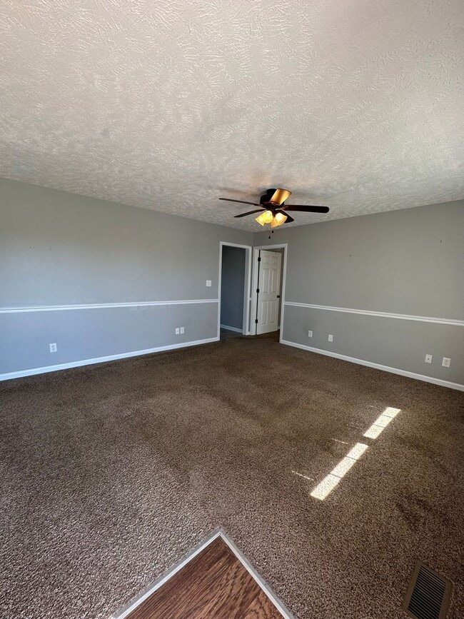 Building Photo - 1009 Bobcat Dr