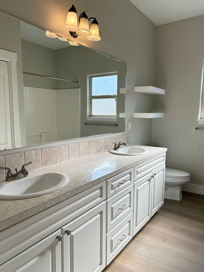 Building Photo - Lochsa Falls 5 Bedroom Home with Private B...