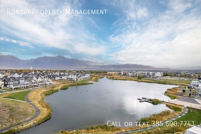 Building Photo - Immaculate Daybreak Townhome