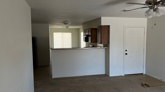 Building Photo - DESERT SANDS