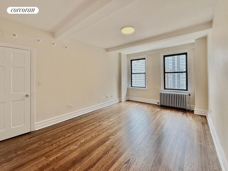 Building Photo - 210 E 68th St