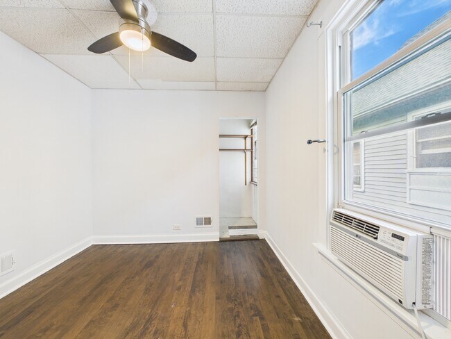 Building Photo - 4318 N Albany Ave
