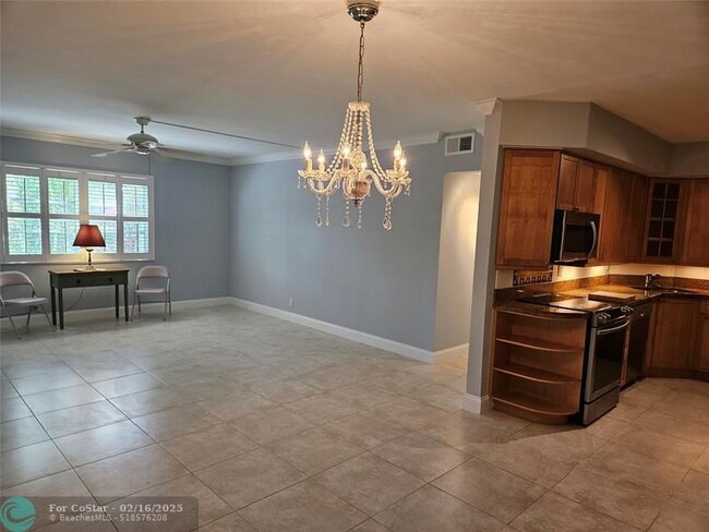 Building Photo - 669 W Oakland Park Blvd