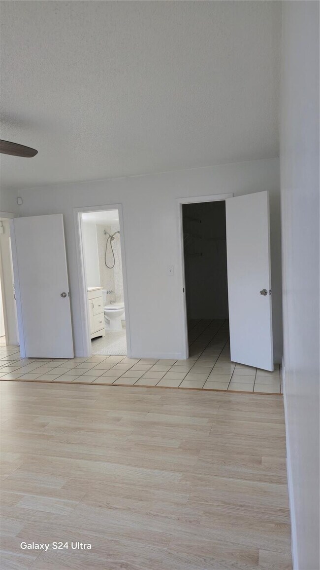 Building Photo - 3111 Oakland Shores Dr