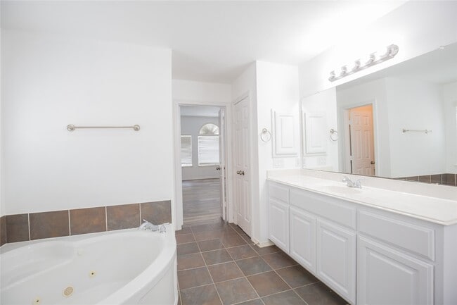 Building Photo - 5413 Kiam St