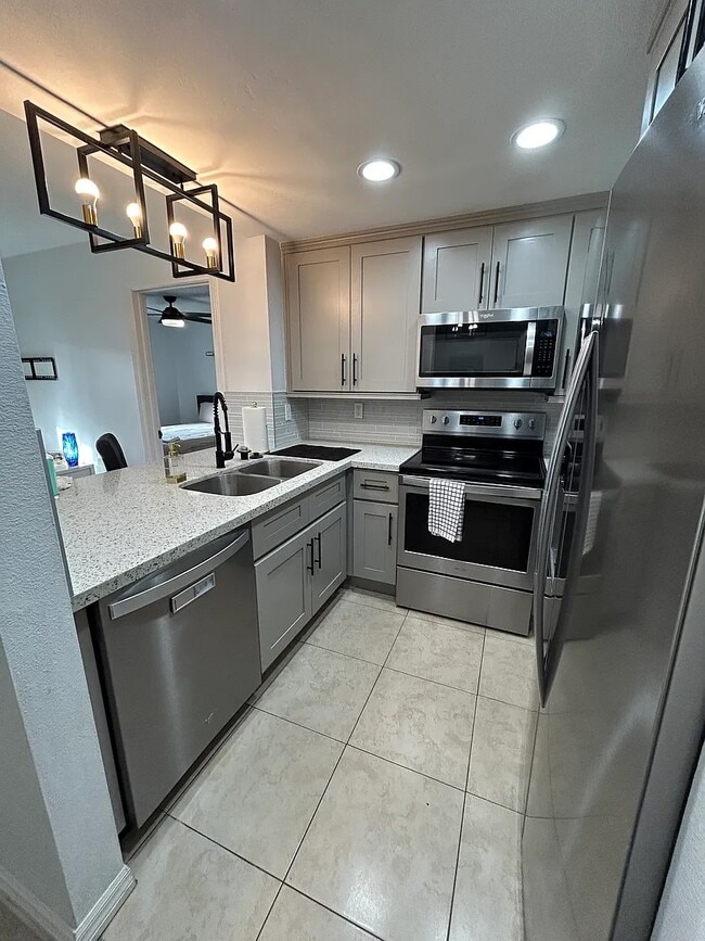 Building Photo - 3078 Broadway