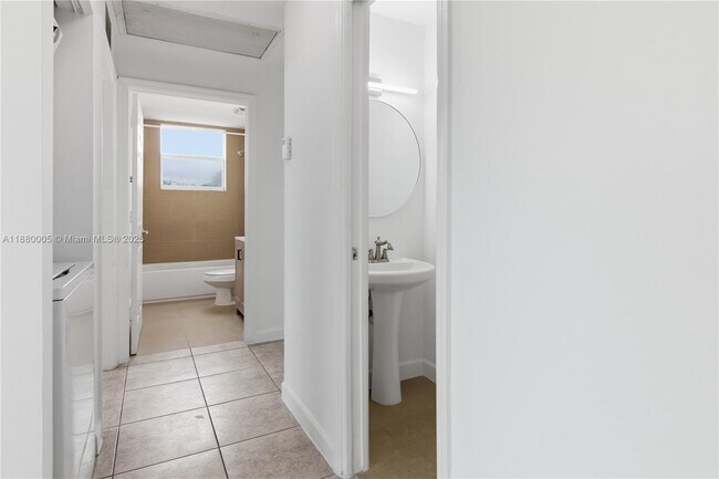 Building Photo - 529 NE 62nd St