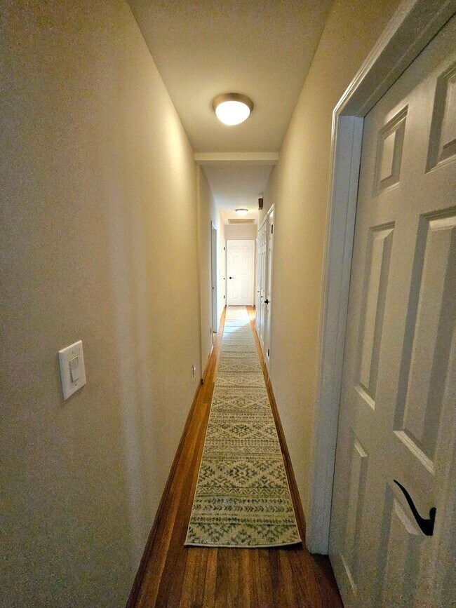 Building Photo - COMING SOON- Charming Single Family Home with Pool in Burbank