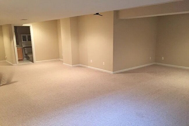 Building Photo - 4BR/3.5BA | Newly Renovated Single Family Home | Large Home is Desirable Pine Run!  Best of Mason