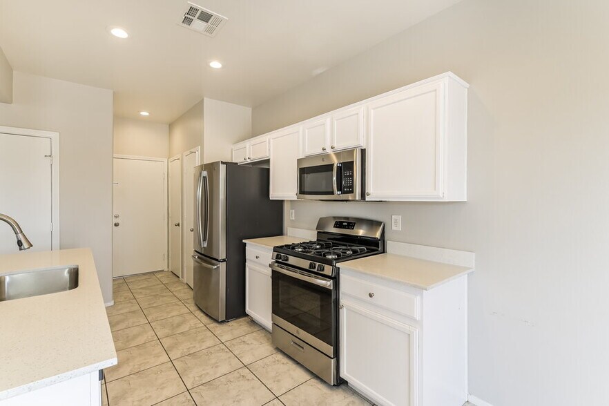 Building Photo - 698 Blooming Sage Ct
