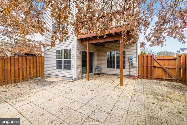 Building Photo - 42639 Chisholm Dr